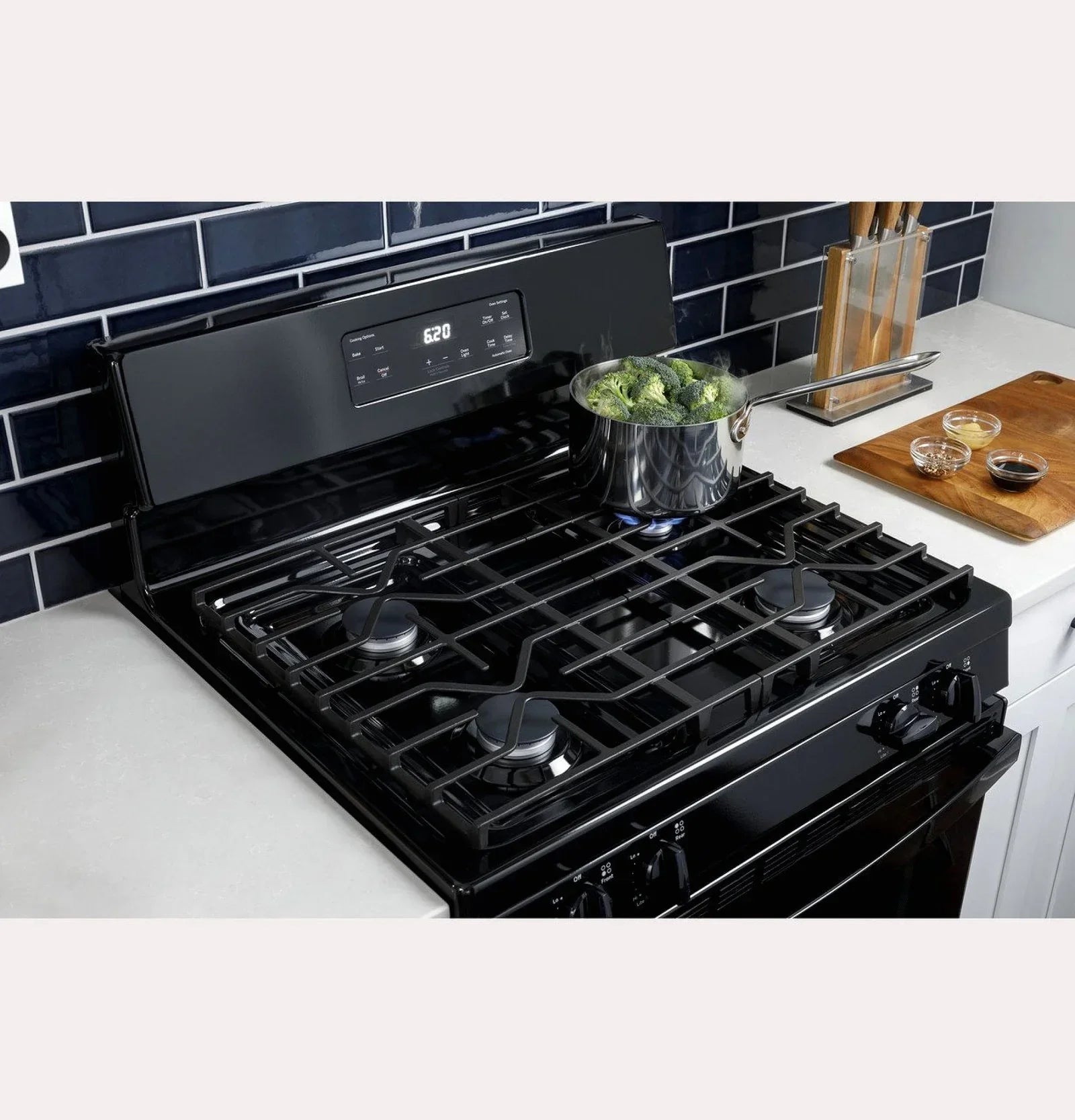 GE JGBS61RPSS 30 in. Freestanding Gas Range, 4.8 cu. ft., Stainless Steel thumbnail 2